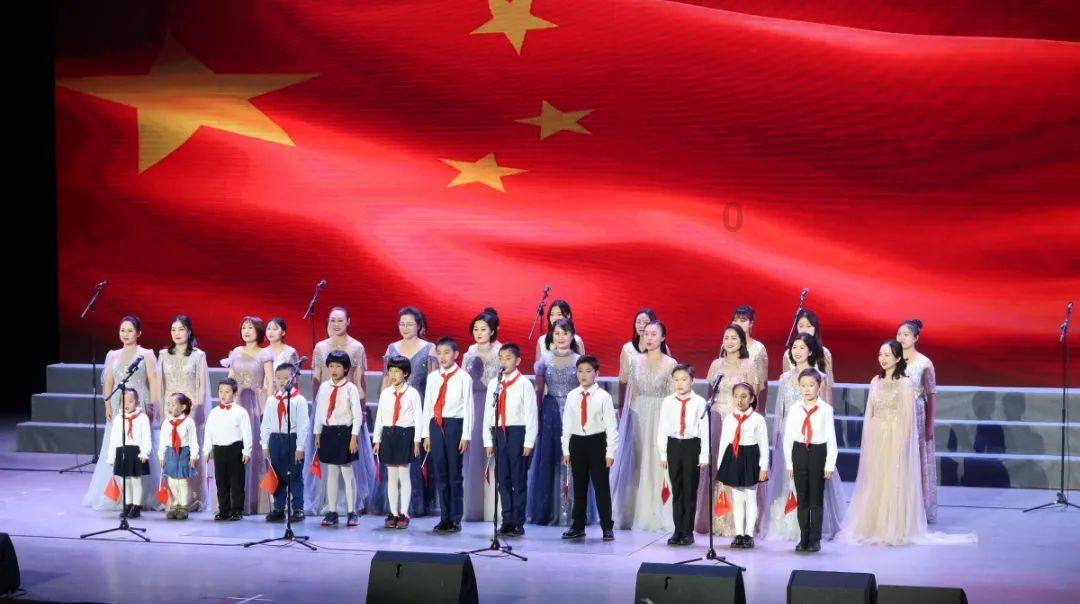 洛阳大学生穿飞鱼服被批没文化,大象评论:不应抓着“锦衣卫”上纲上线,对穿飞鱼服的大学生志愿者包容,更显文化!